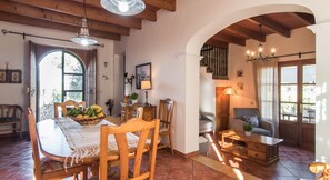 Interior - Villa with detached house, air conditioning, wifi, garden, private swimming pool (Alaro)