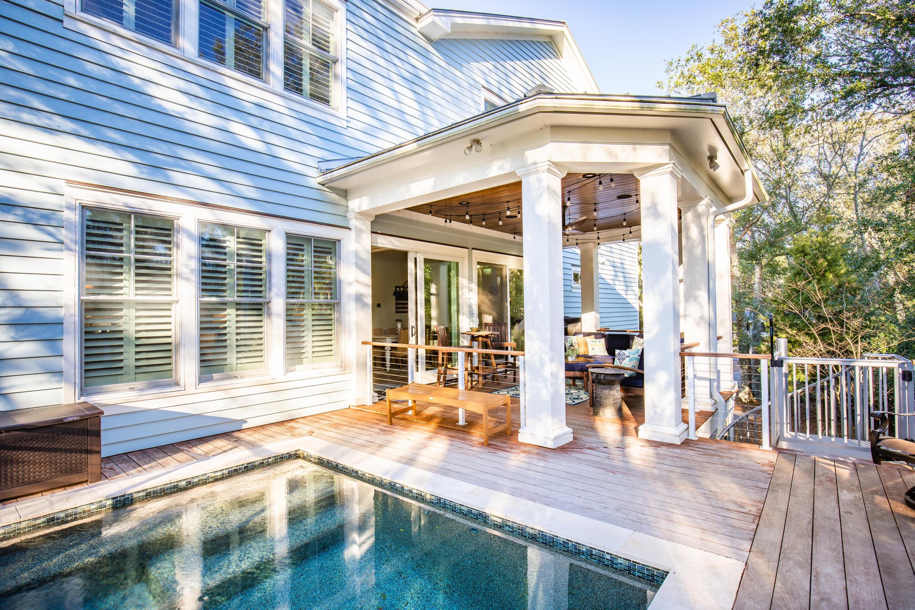 Beautiful Family Home, Plunge Pool! Short walk to beach! Awesome Bunk Room!
