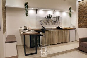 Ofen, Herdplatte, Kochgeschirr/Geschirr/Besteck