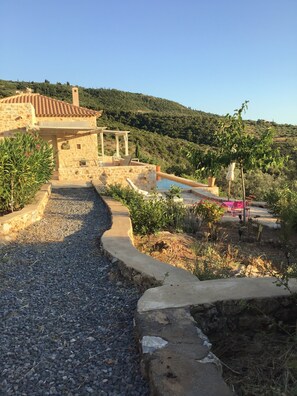 Property grounds - Villa Luciana 'Fantastic sunsets by the pool' (Lagkada)