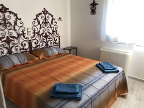 2 chambres, bureau, fer et planche à repasser, Wi-Fi gratuit