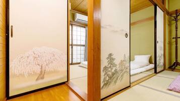 4 bedrooms, desk, iron/ironing board, free WiFi