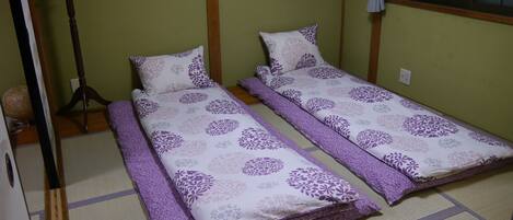 4 bedrooms, desk, iron/ironing board, free WiFi