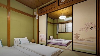 Osaka, 10mins train to Namba, 4 mins walk to stn, Private 2 floor whole house