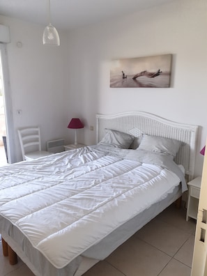 3 chambres, fer et planche à repasser, accès au Wi-Fi (inclus)