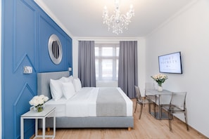 Luxury-Apartment (204-404) | Hochwertige Bettwaren, schallisolierte Zimmer, Bügeleisen/Bügelbrett