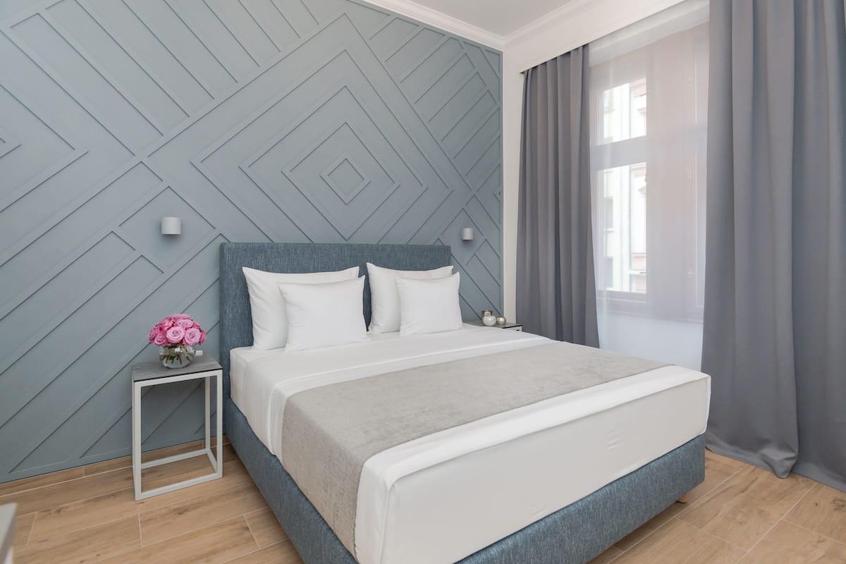 Căn hộ Deluxe (103-107) | Bộ đồ giường cao cấp, phòng cách âm, bàn ủi/dụng cụ ủi quần áo 