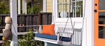 Charming Cottage in Downtown Bolinas