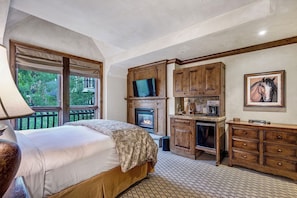 1 bedroom, iron/ironing board, travel cot, free WiFi