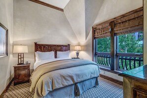 2 chambres, fer et planche à repasser, lit de bébé portatif