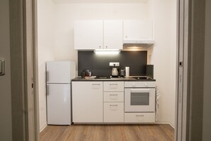 Fridge, cookware/dishes/utensils