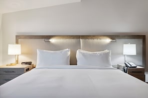 1 habitación, tabla de planchar con plancha y cuna de viaje 