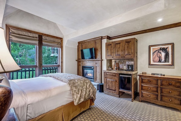 1 chambre, fer et planche à repasser, lit de bébé portatif