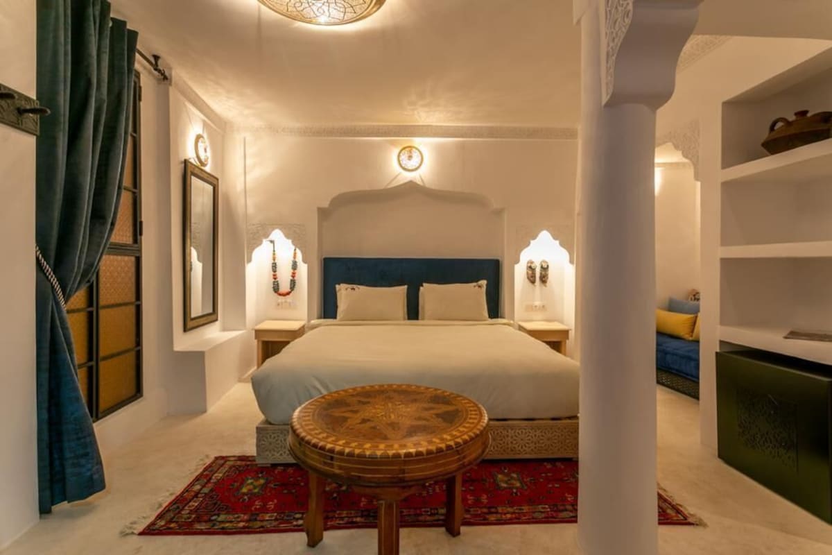 Minibar, in-room safe, iron/ironing board (on request), WiFi (free)