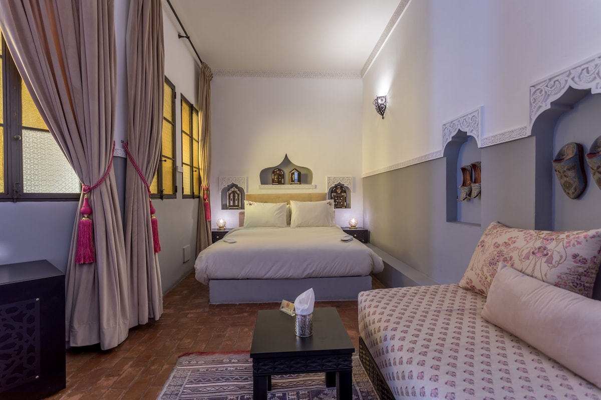 Minibar, in-room safe, iron/ironing board (on request), WiFi (free)