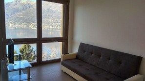 Living area - Gold Lake In Bellano. (Bellano)