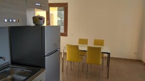 Dining - Gold Lake In Bellano. (Bellano)