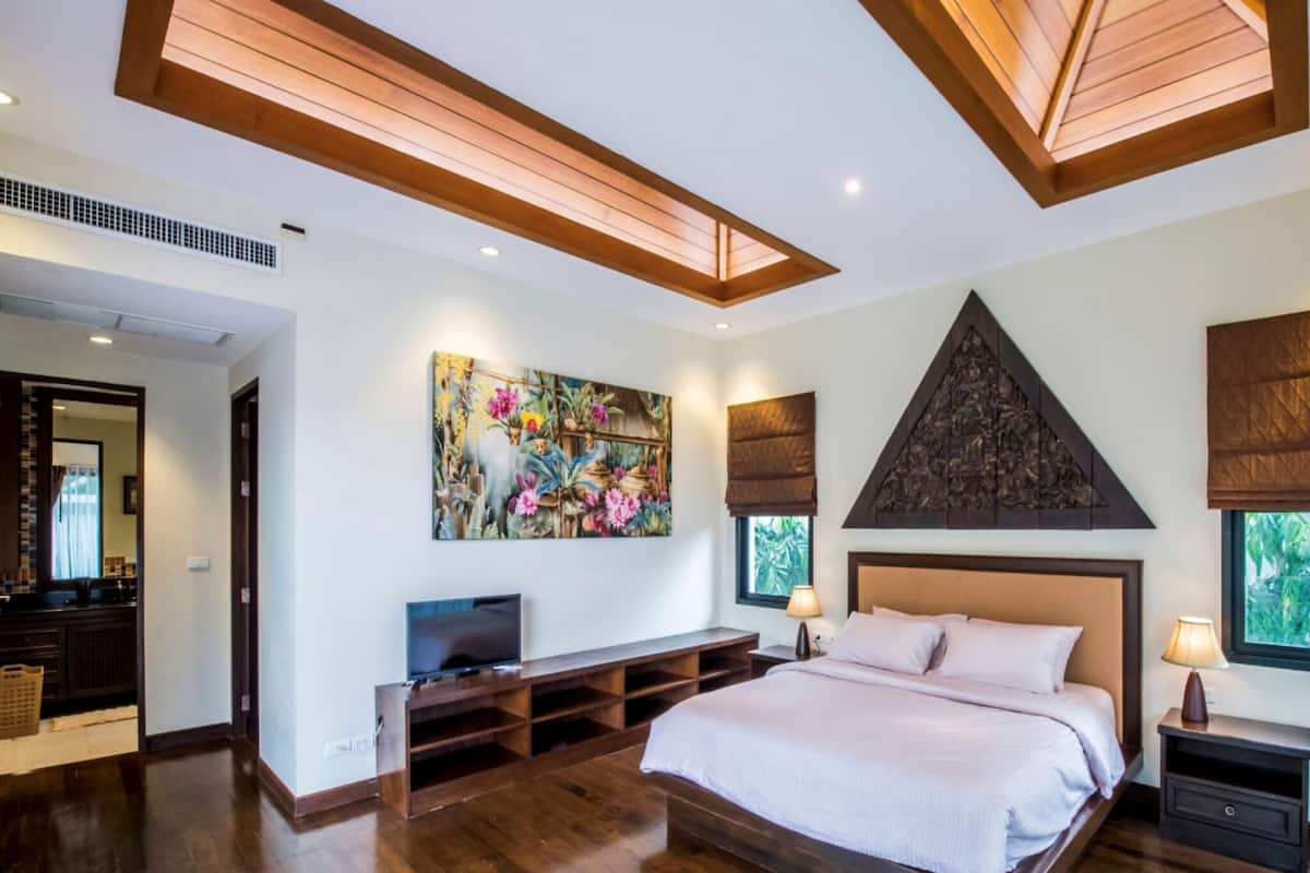 Villa | Free WiFi, bed sheets