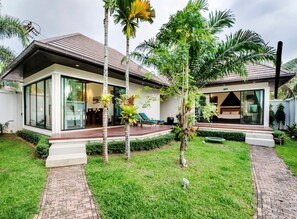 Garden view - VillaSoraya (Kamala)