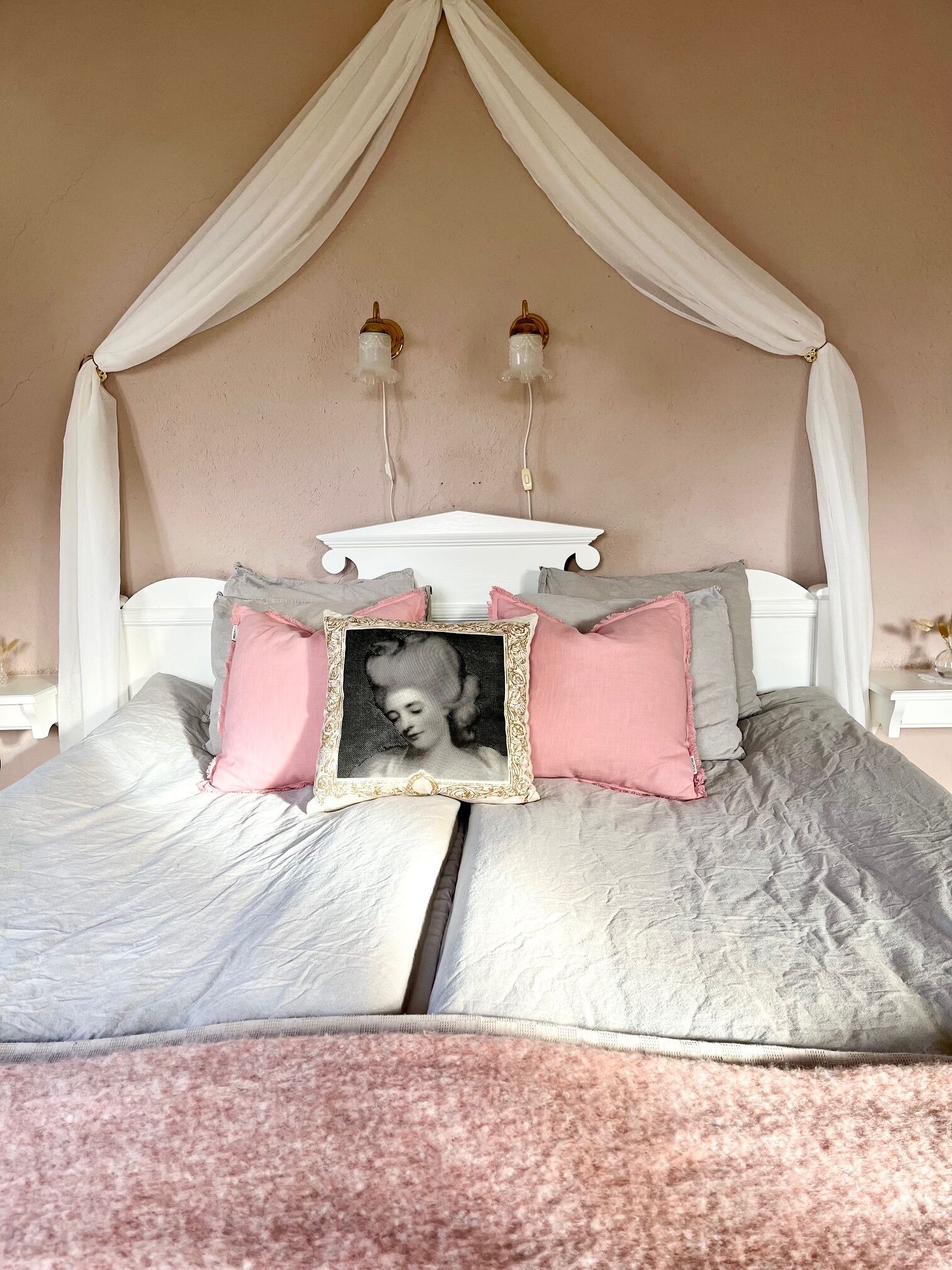 Habitación triple Confort (Dunmossan) | Tabla de planchar con plancha, wifi gratis, ropa de cama