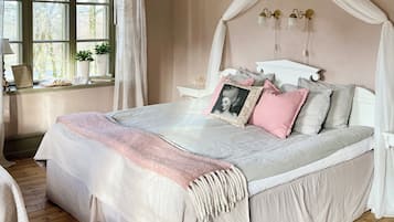 Comfort Triple Room (Dunmossan) | 1 bedroom, iron/ironing board, free WiFi, bed sheets