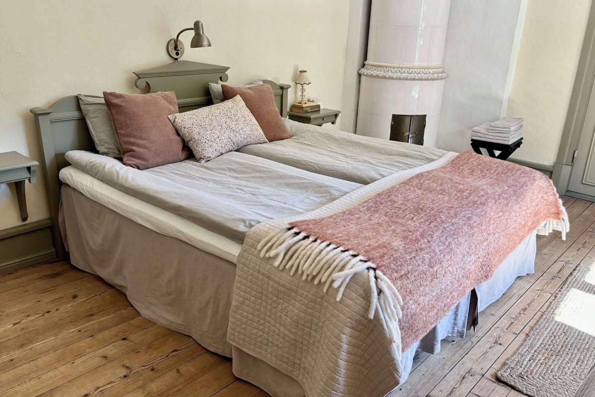 Habitación triple (Kornknarren) | 1 habitación, tabla de planchar con plancha, wifi gratis y ropa de cama