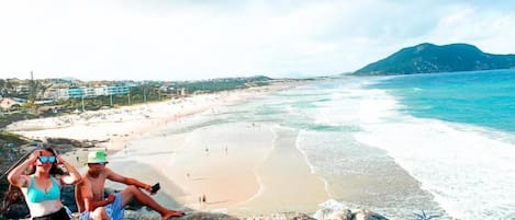 Beach nearby, white sand, beach umbrellas, 4 beach bars