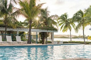 Outdoor pool - The Yacht Club TC (Providenciales)