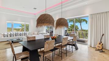 Luxury Penthouse, 2 Bedrooms, Balcony, Ocean View | Dining room