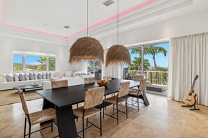 Luxury Penthouse, 2 Bedrooms, Balcony, Ocean View | Dining room