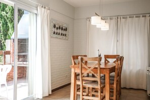 Värdeförvaringsskåp på rummet, mörkläggningsgardiner och gratis wi-fi