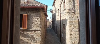 Apartment Me and You Cortona (with romantic outdoor shower on private courtyard)
