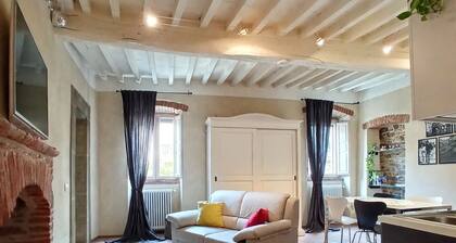 Apartment Me and You Cortona (with romantic outdoor shower on private courtyard)