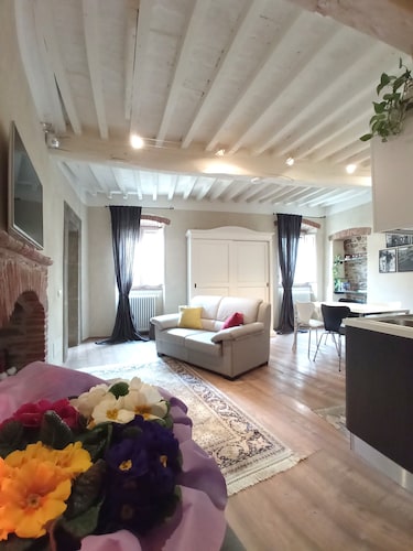 Apartment Me and You Cortona (with romantic outdoor shower on private courtyard)