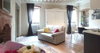 Apartment Me and You Cortona (with romantic outdoor shower on private courtyard)