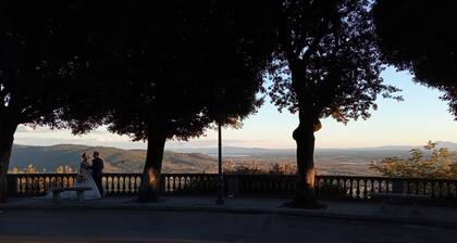 Apartment Me and You Cortona (with romantic outdoor shower on private courtyard)