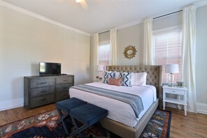 4 bedrooms, iron/ironing board, WiFi