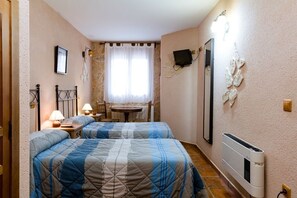 1 bedroom, iron/ironing board, travel cot, free WiFi