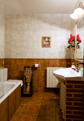 Shower, jetted bath, hair dryer, towels