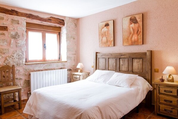 1 bedroom, iron/ironing board, travel cot, free WiFi