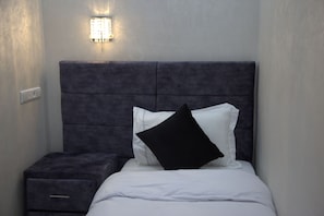 Quarto solteiro standard | Ferros/tábuas de passar roupa, berços grátis, Wi-Fi de cortesia