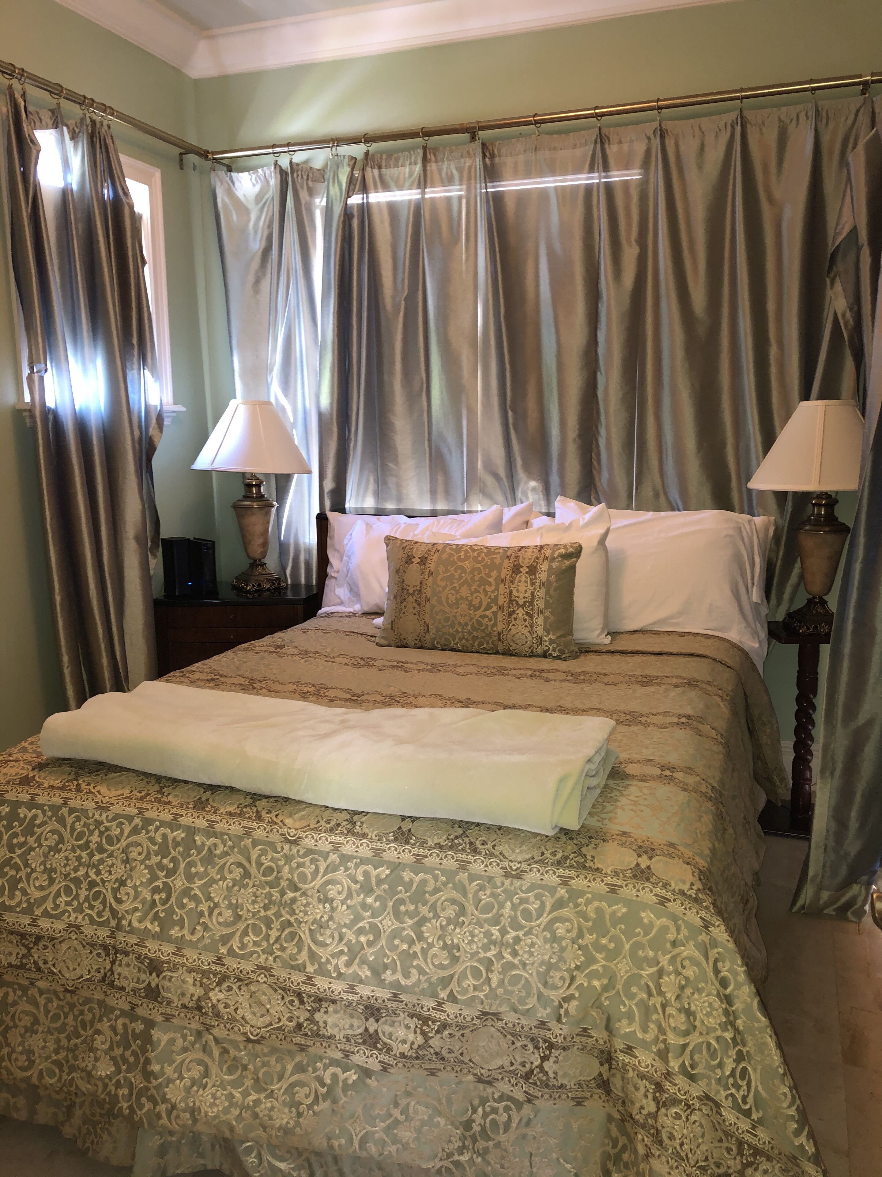 1 غرفة نوم ومكواة/لوح كي وواي فاي مجانًا وملاءات أسرّة