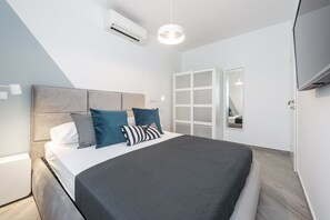 4 bedrooms, iron/ironing board, travel cot, WiFi