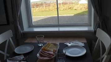 Daily continental breakfast (EUR 7 per person)