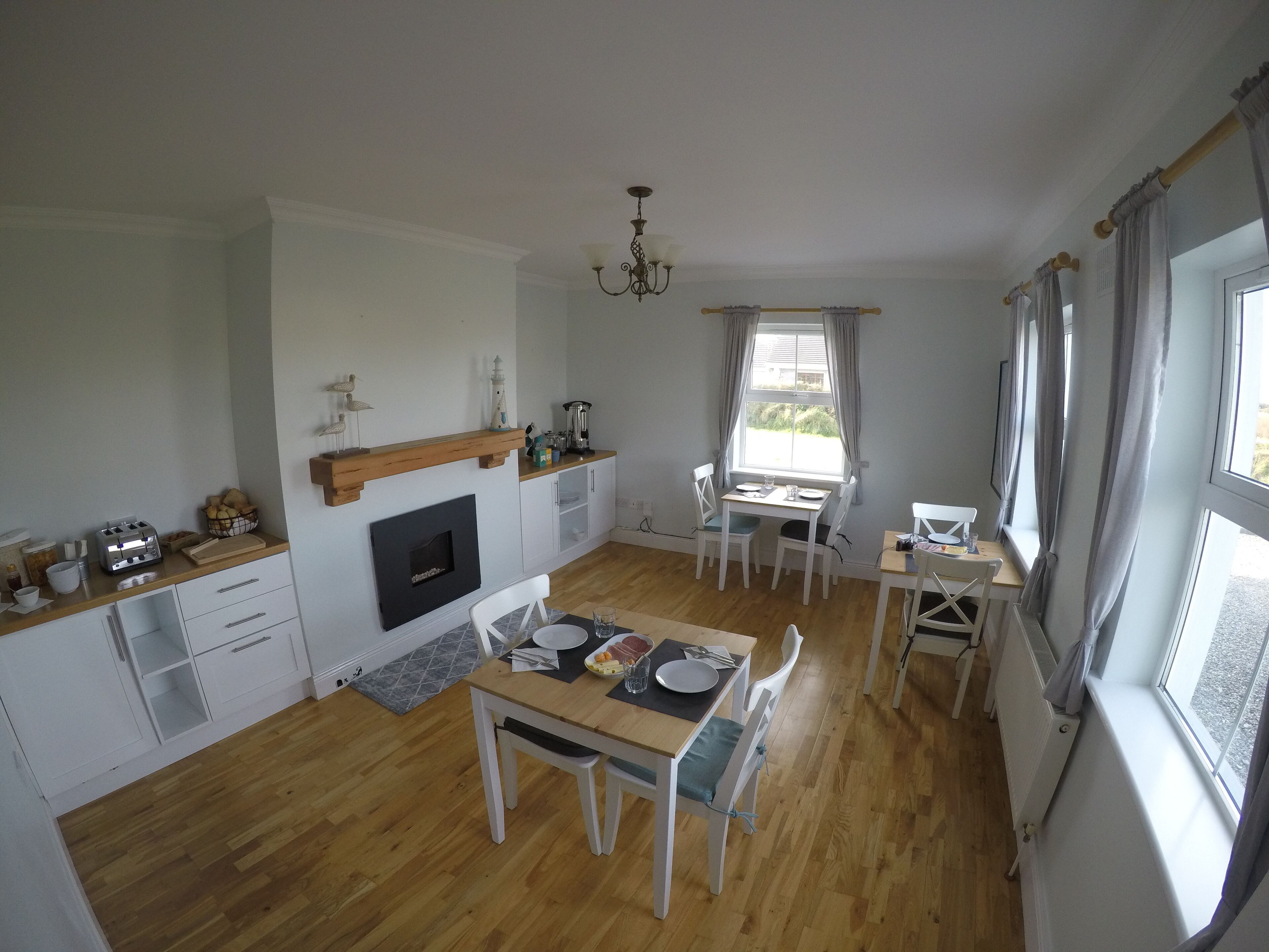 Daily continental breakfast (EUR 7 per person)