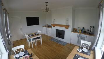 Daily continental breakfast (EUR 7 per person)