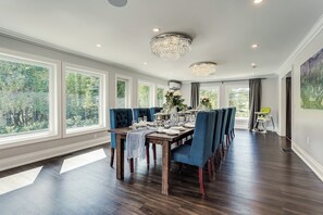 Dining - Large Estate with Luxury Collection of Amenities  (Schomberg)