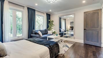 7 chambres, coffres-forts dans les chambres, bureau