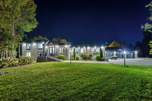 Exterior - Large Estate with Luxury Collection of Amenities  (Schomberg)