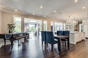 Interior - Large Estate with Luxury Collection of Amenities  (Schomberg)